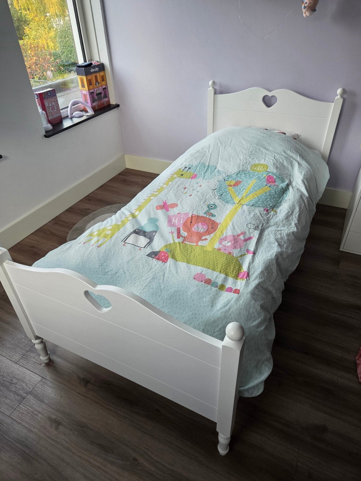 Wit kinderbedbed met hartje, EXCLUSIEF lattenbodem en matras, Ophalen, Gebruikt, Lattenbodem