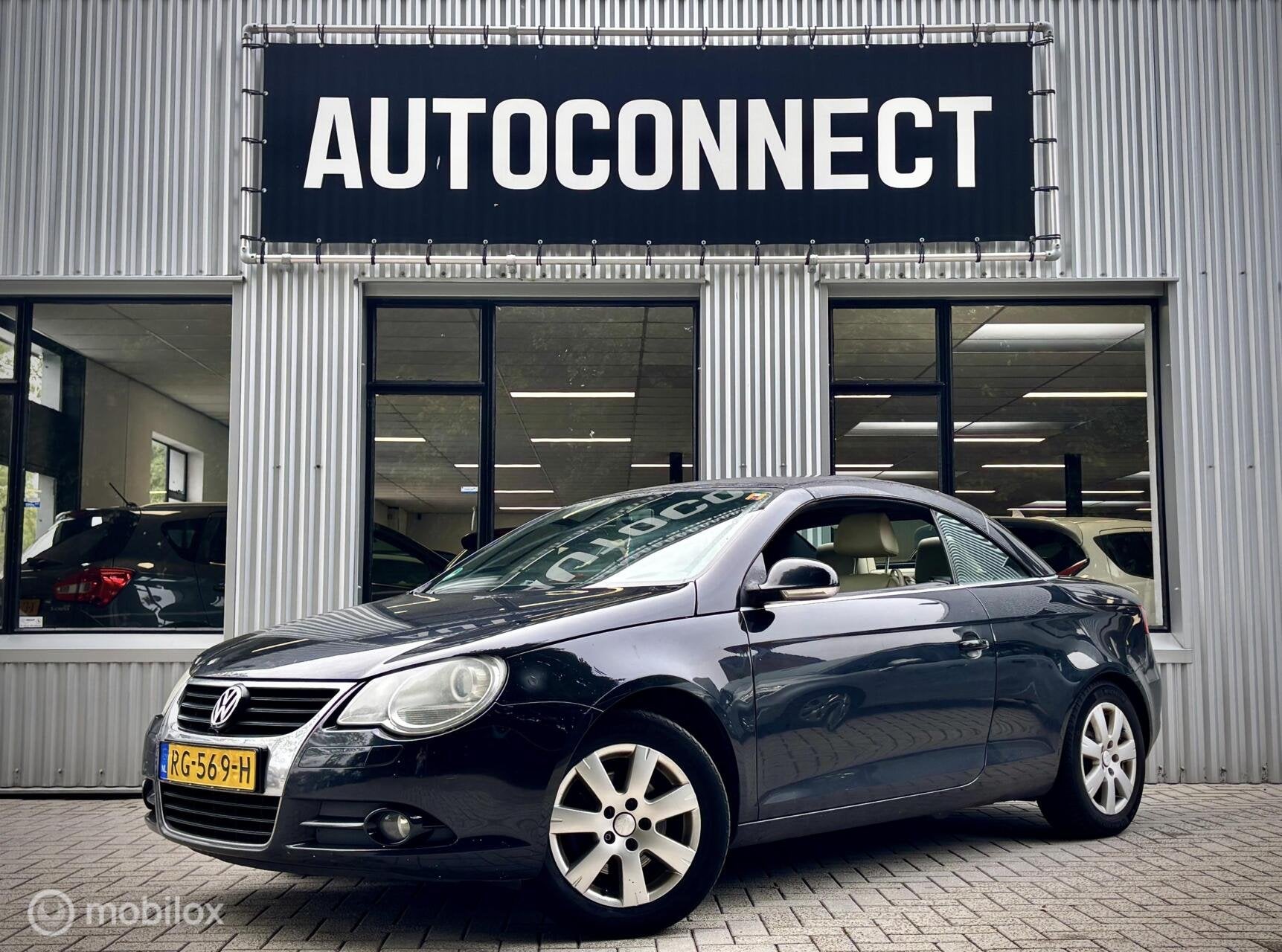 Volkswagen Eos 2.0-16v FSI. PANO, LEDER, STOELVERWARMING, Voorwielaandrijving, Gebruikt, 4 cilinders, 4 stoelen