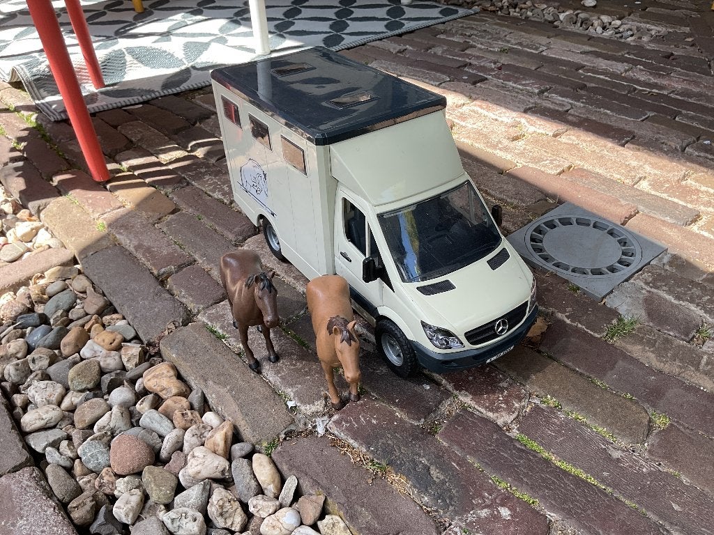 Bruder Mercedes paardentransporter met paard, Ophalen, Zo goed als nieuw