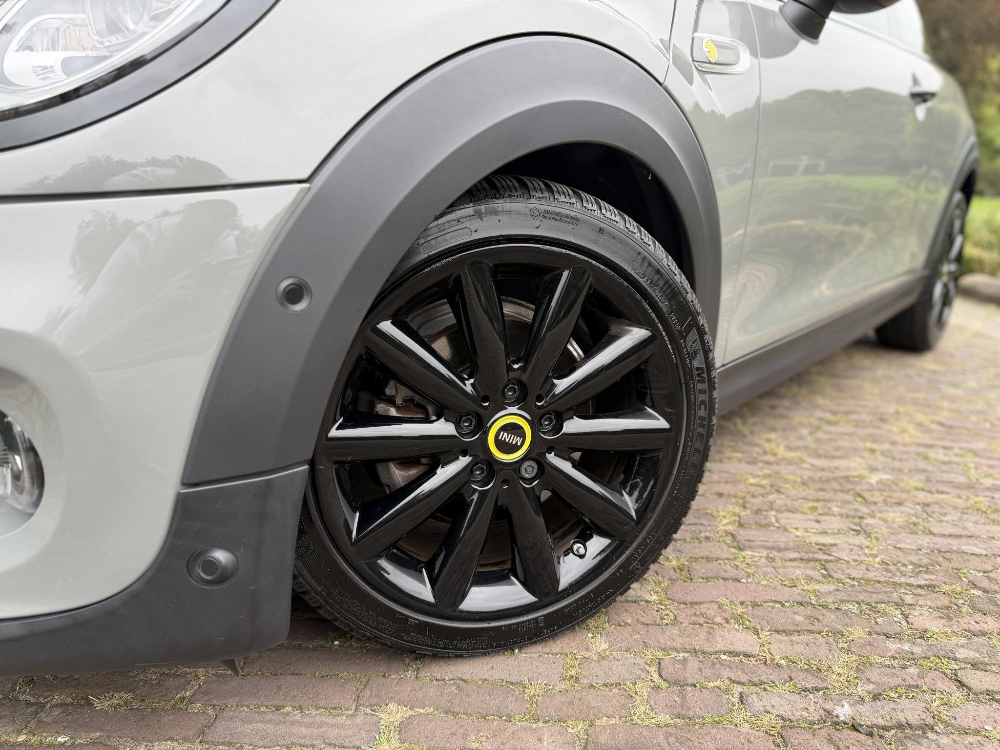 MINI Electric Yours 33 kWh | Pano | HUD | Harman & Kardon |, Auto's, Automatische klimaatregeling, 33 kWh, 4 stoelen, Mini Electric