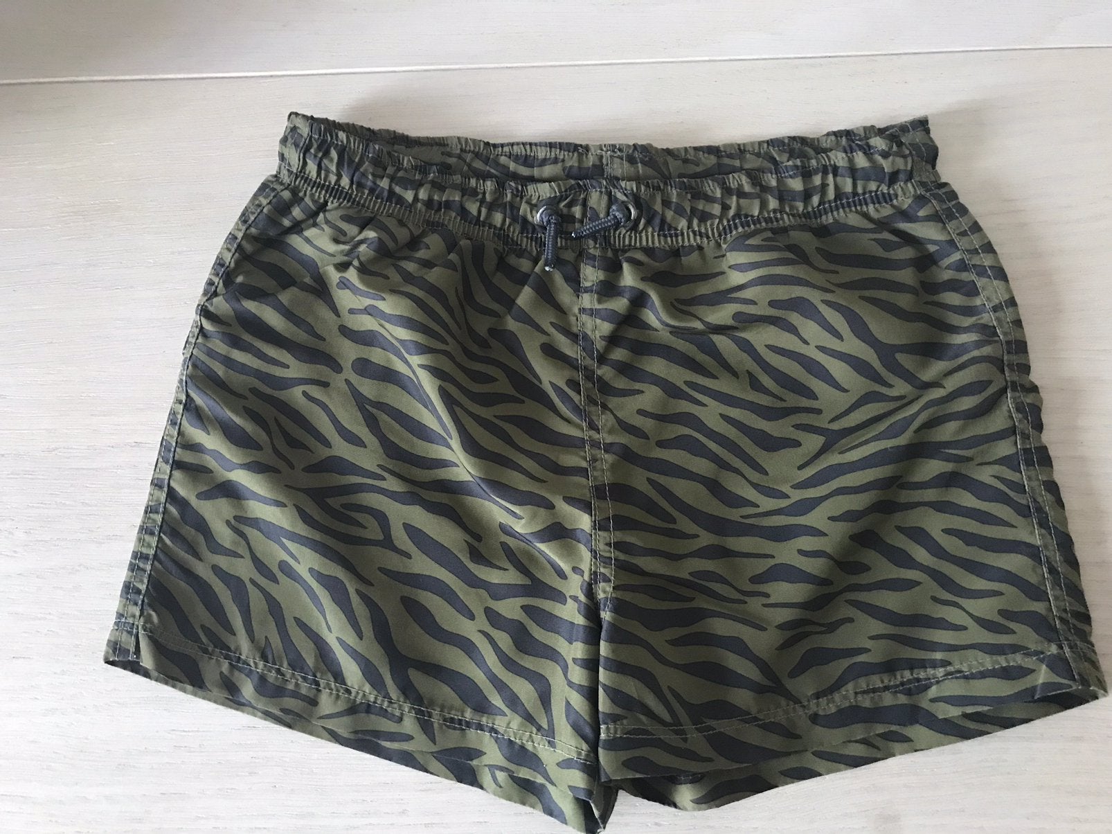 Zara ZWEMBROEK …..jungle style…. Maat 140, Ophalen, Zo goed als nieuw, Maat 140, Zwembroek