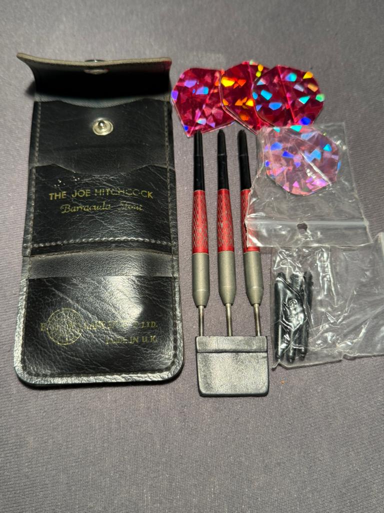 Dartpijlen set met leren etui en extra flights, Ophalen of Verzenden, Gebruikt, Pijlen