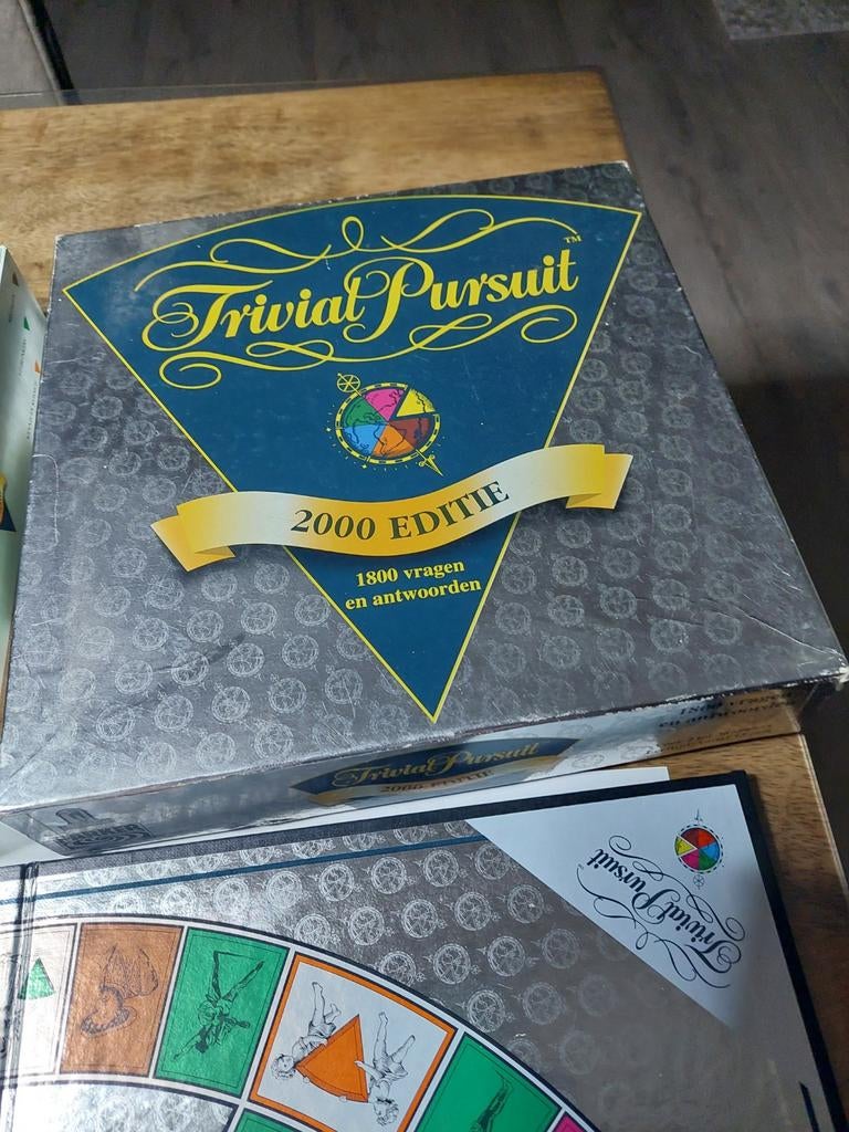 Trivial pursuit 2000 editie, Hobby en Vrije tijd, Gezelschapsspellen | Bordspellen, Ophalen of Verzenden, Gebruikt