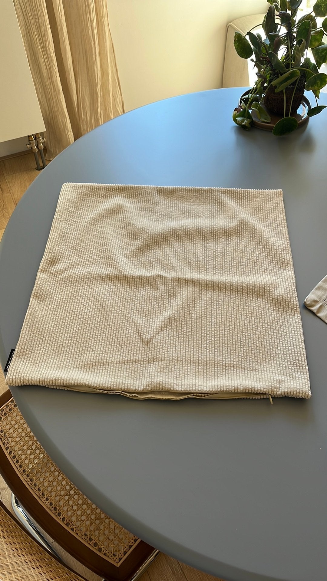 Beige ribstof kussenhoes 2 x 50x50, Ophalen of Verzenden, Zo goed als nieuw, Beige