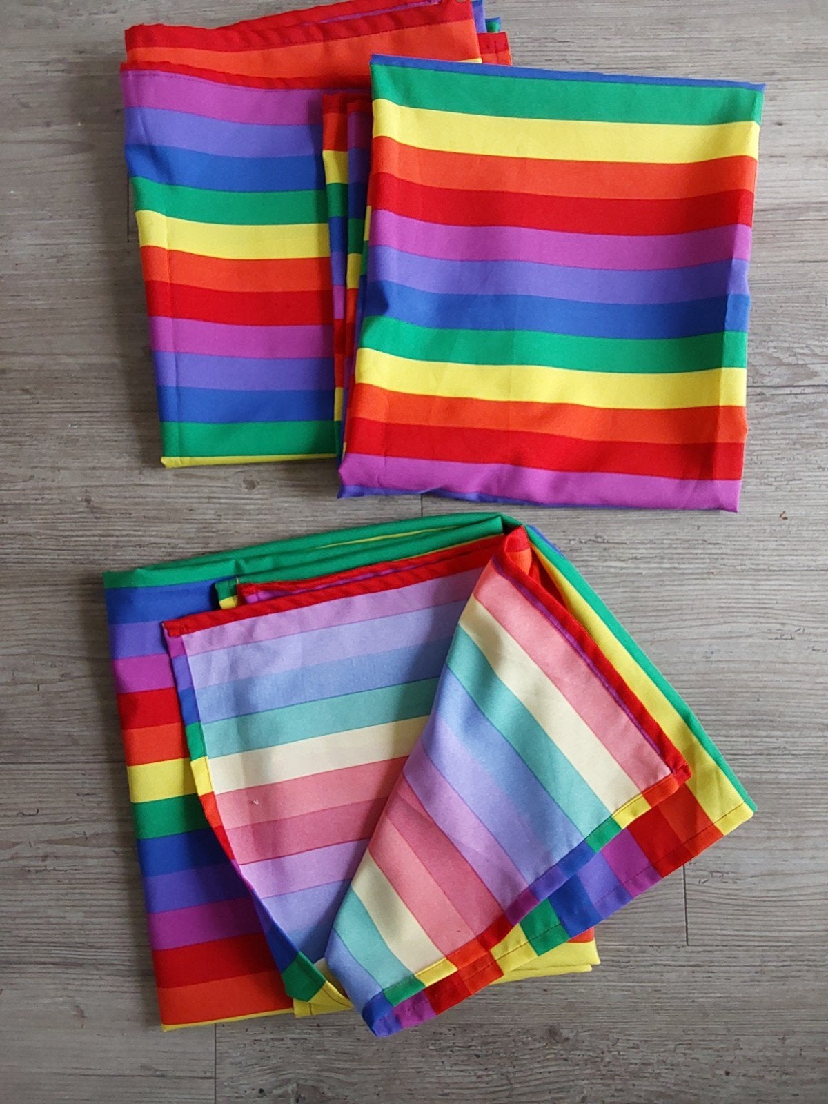 Regenboog tafelkleed 3x 15,-, Ophalen of Verzenden