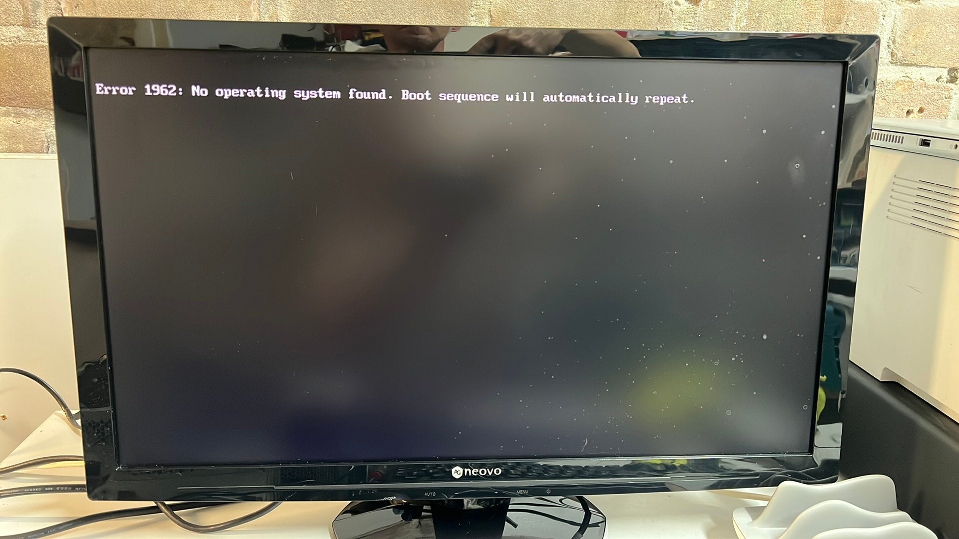 AG neovo monitor LW-24E, Ophalen of Verzenden, Zo goed als nieuw