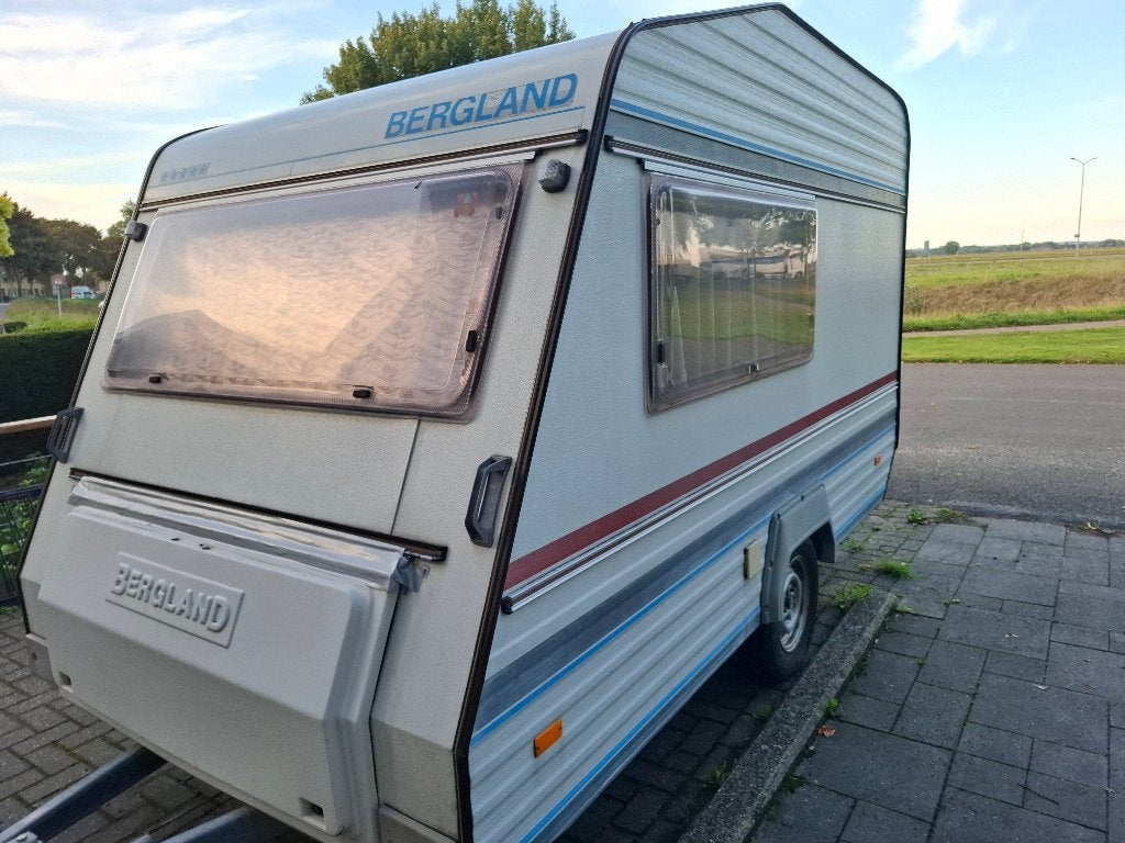 Te koop kleine Caravan Bergland 300EK (Eind keuken) 1994, Caravans en Kamperen, Ophalen, Gebruikt
