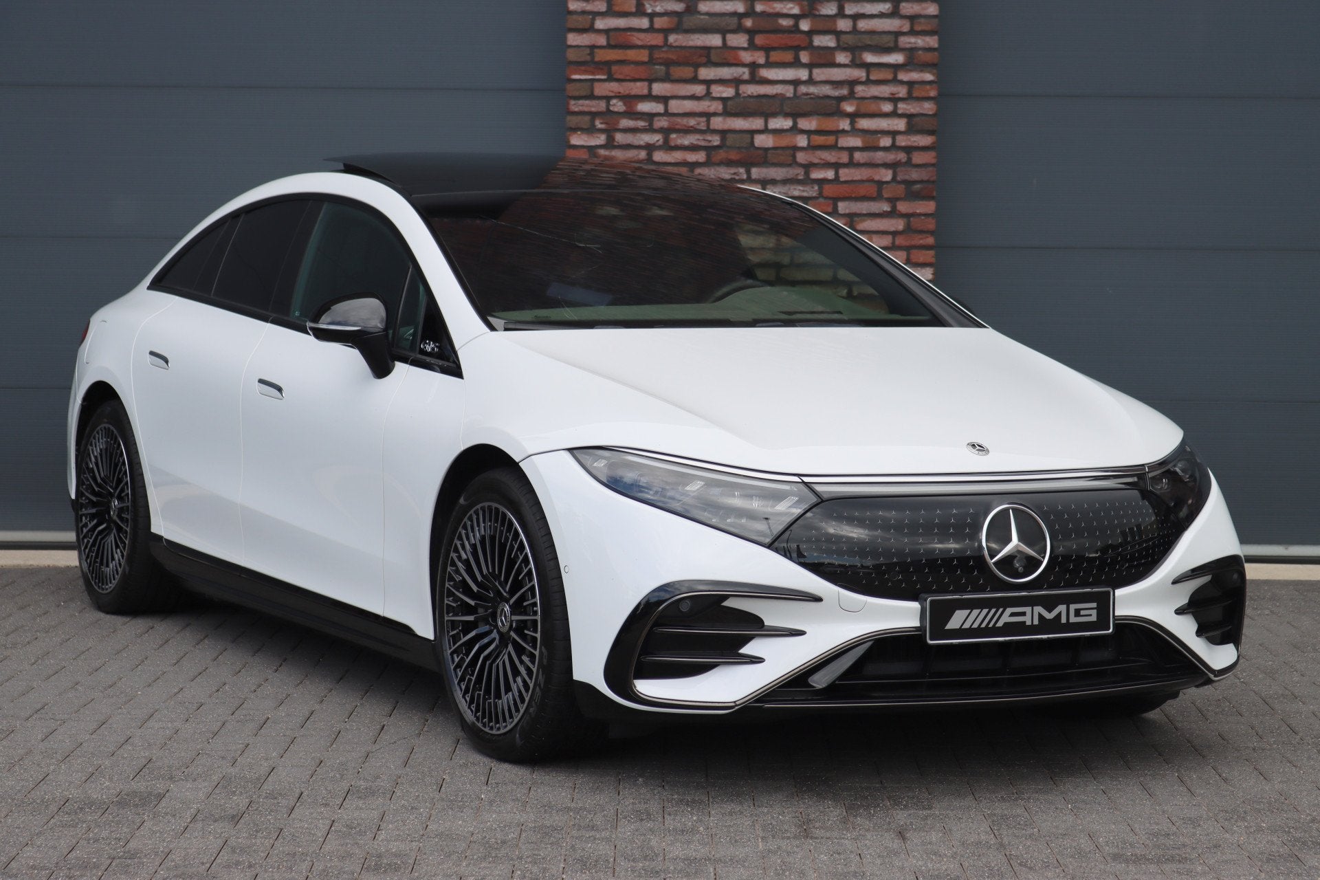Mercedes-Benz EQS 500 4MATIC AMG Line 108 kWh | Luchtvering, Auto's, Dealer onderhouden, Gebruikt, 4 stoelen, Wit