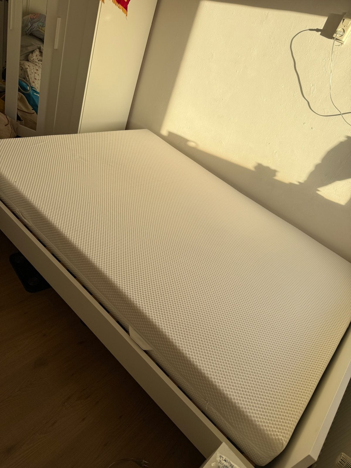 Nieuw VIHALS Bedframe 140x200 cm met matras en lattenbodems, Ophalen, Wit, Tweepersoons, 140 cm