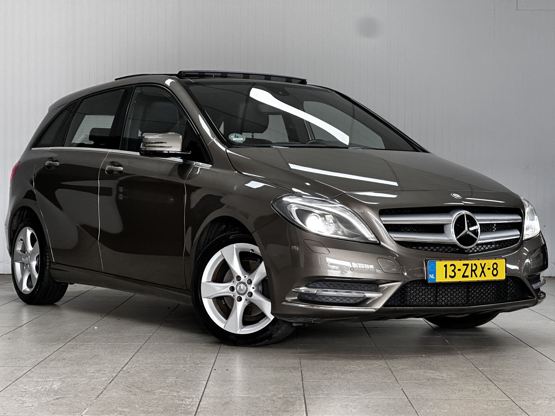 Mercedes-Benz B-Klasse 180 Ambition /AUTOMAAT! /Open Pano-Da, Auto's, Mercedes-Benz, 1325 kg, Gebruikt, 4 cilinders, Leder en Stof