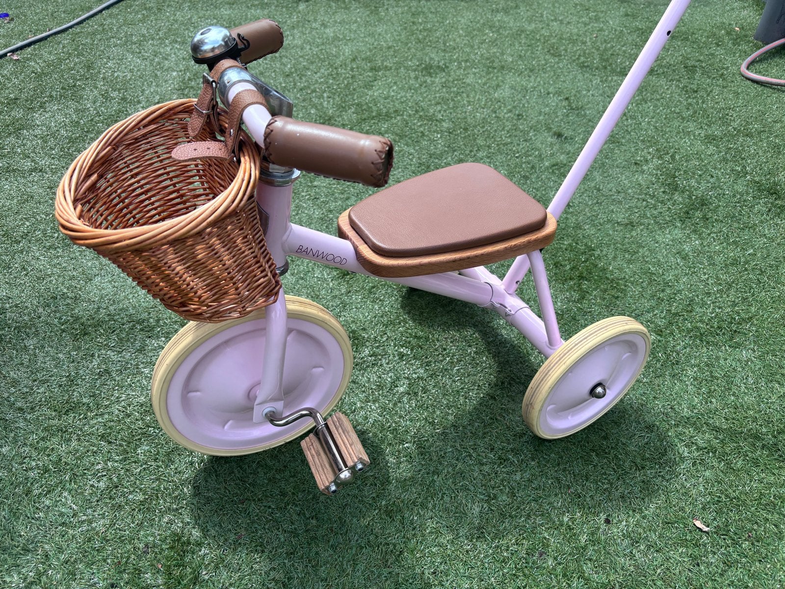 Banwood driewieler trike roze in topstaat, Fietsen en Brommers, Ophalen, Zo goed als nieuw, Duwstang