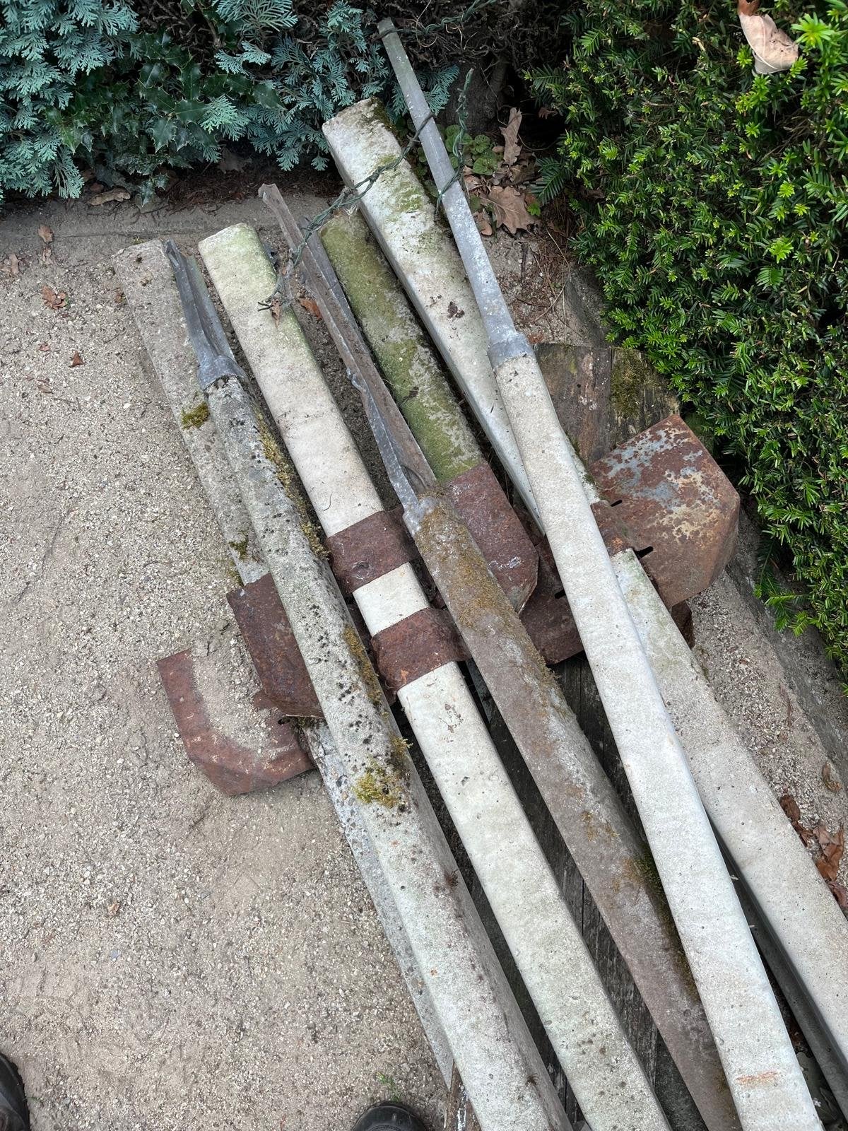 Gratis ophalen 20 meter hekwerk en betonnen palen, Tuin en Terras, Ophalen, Gebruikt, Overige materialen, Gaashekwerk