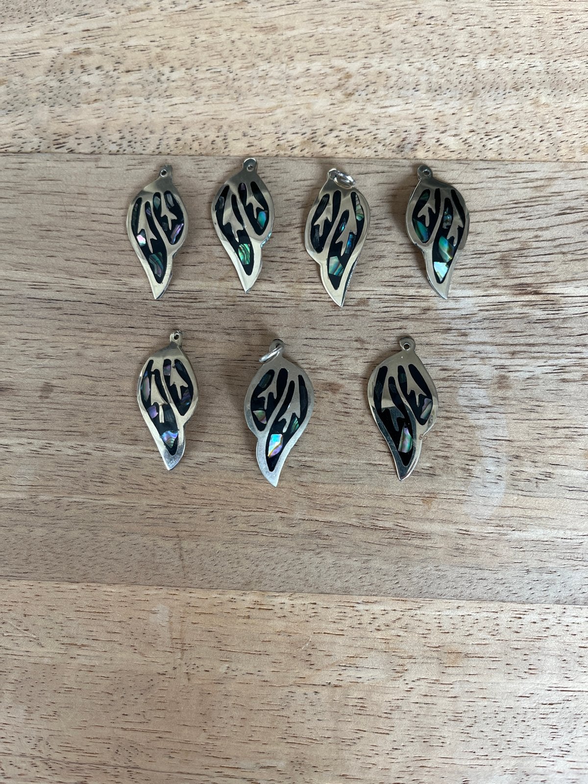 7  Zilverkleurige Hangers met Parelmoer Inleg, Overige materialen, Gebruikt, Overige voorstellingen, Ophalen of Verzenden