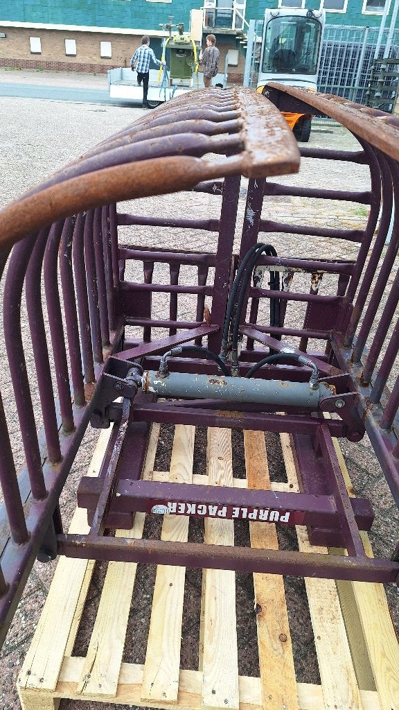 Mestklem voor paardeboxen Purple Packer, H.O.Albert Ale Slotema, Albert@hoaas.nl, Industriepark 2a 9351PA Leek, Stalling