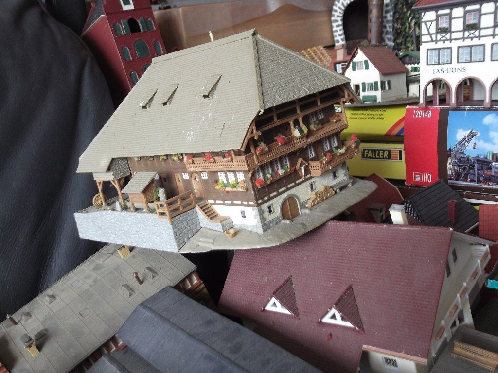 modeltrein mooie huizen heel veel adv 8, Gebruikt, Gelijkstroom, Brug, Tunnel of Gebouw, Ophalen