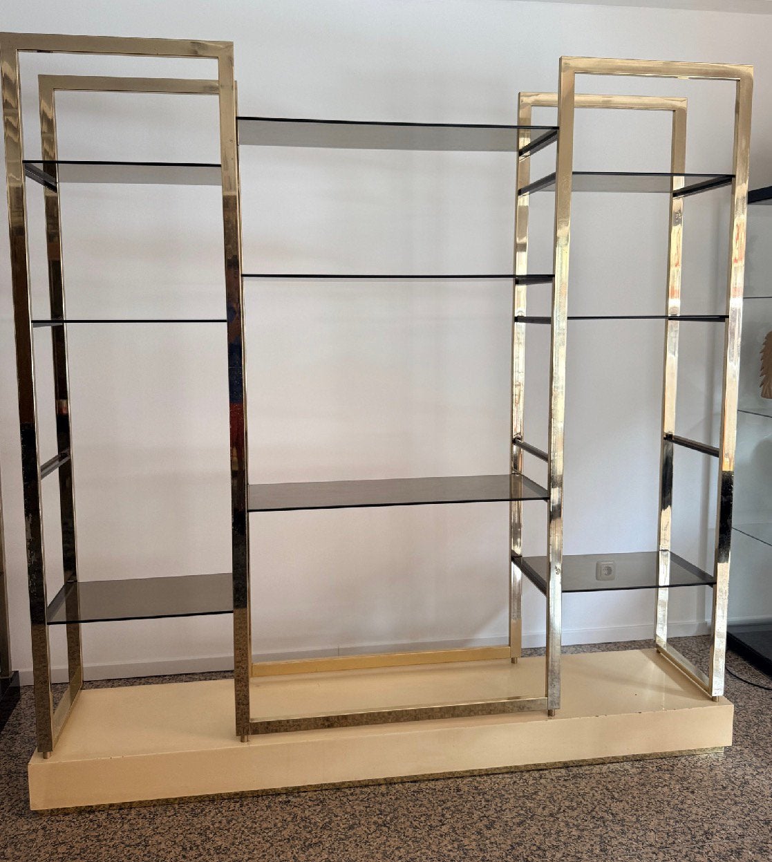 Vintage messing kast en rookglas (Maison Jansen/Alain Delon), Ophalen, Met plank(en), Gebruikt, 200 cm of meer