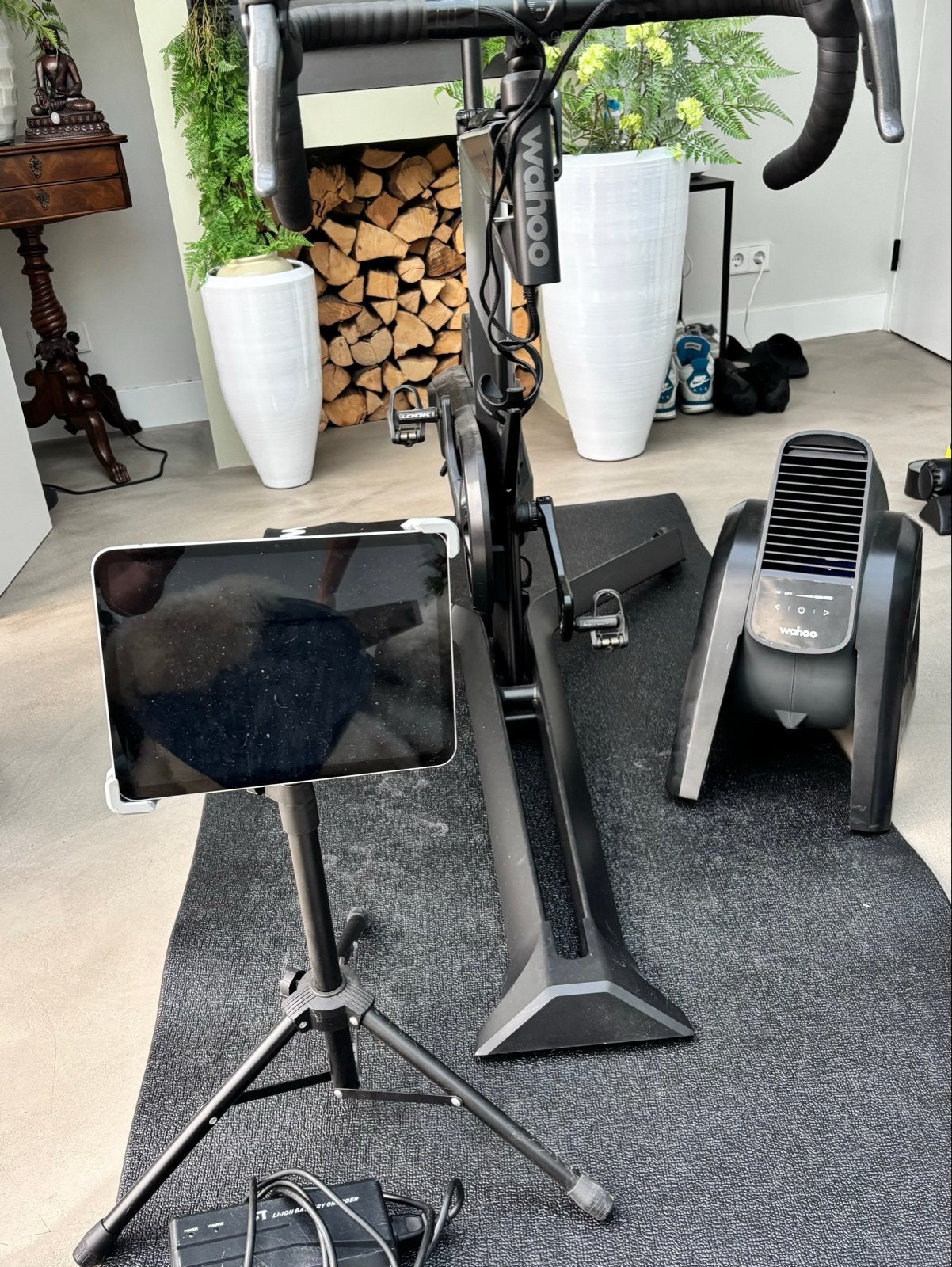 Foto 3 van Wahoo Kickr Bike complete set met accessoires