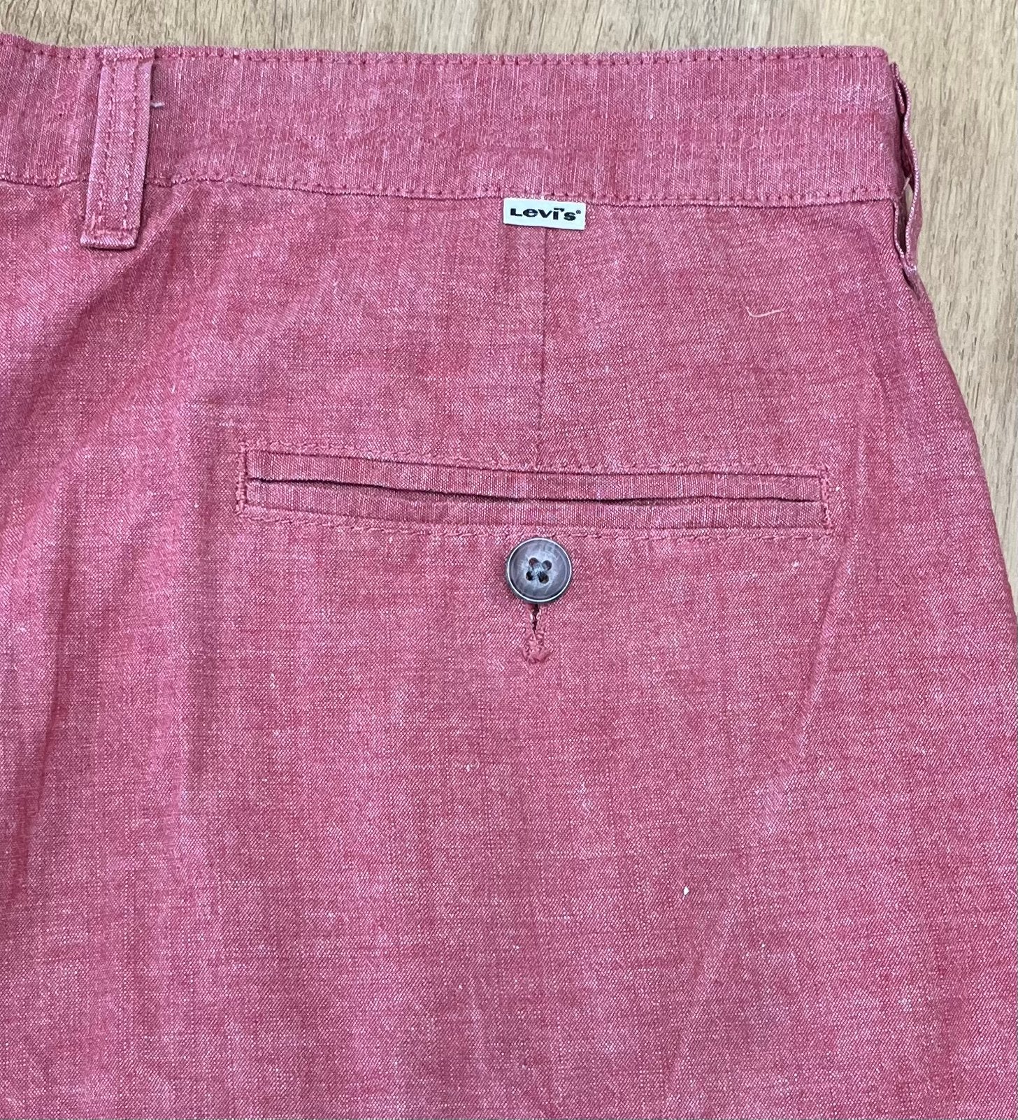 Levi’s elegante korte broek rood voor de zomer - Maat W36, Ophalen of Verzenden, Zo goed als nieuw, Maat 56/58 (XL), Rood