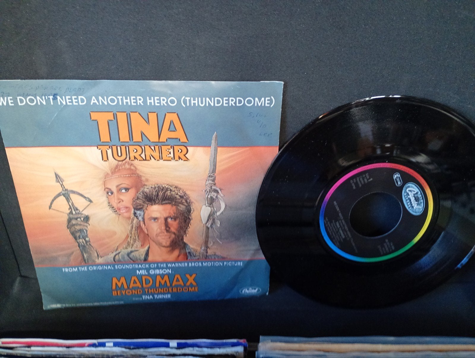Tina Turner - We Don't Need Another Hero (Thuderdome) 7 inch, Ophalen, Gebruikt, Filmmuziek en Soundtracks, 7 inch