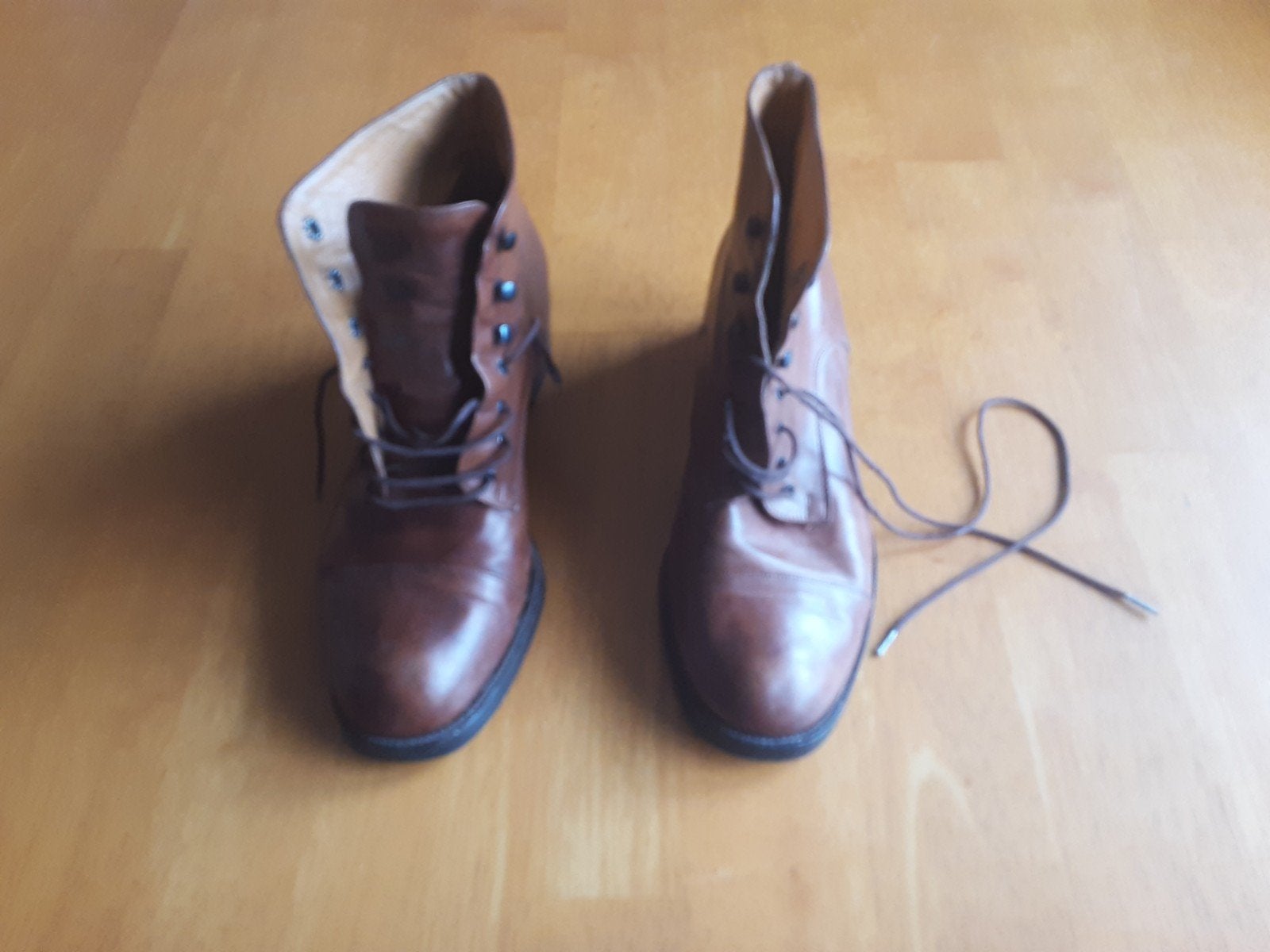 Bruine, leren, smalle damesschoenen maat 37, Kleding | Dames, Schoenen met lage hakken, Bruin, Ophalen of Verzenden, Gedragen