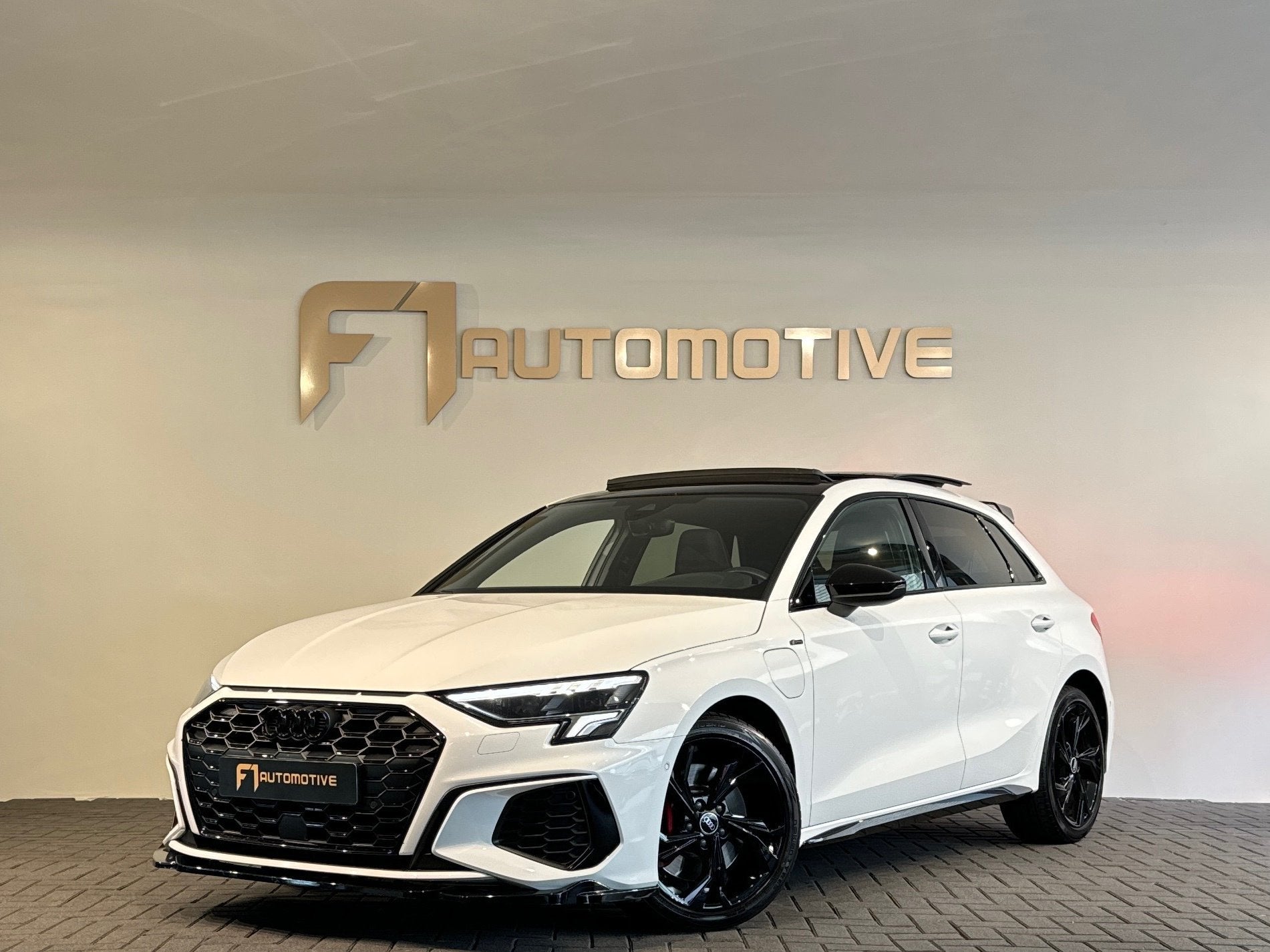 Audi A3 Sportback 45 TFSI e S Line Competition Pano|B&O|Keyl, Auto's, Dealer onderhouden, Gebruikt, 4 cilinders, Wit