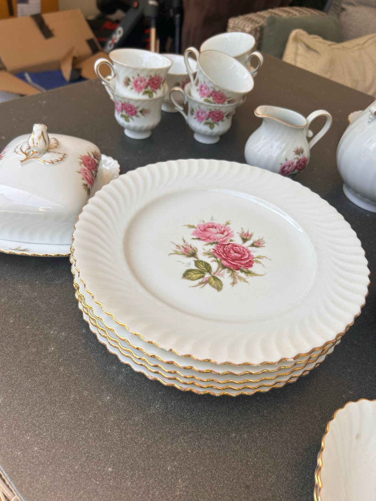 Prachtig Moorrose servies met rozenmotief en gouden rand, Ophalen