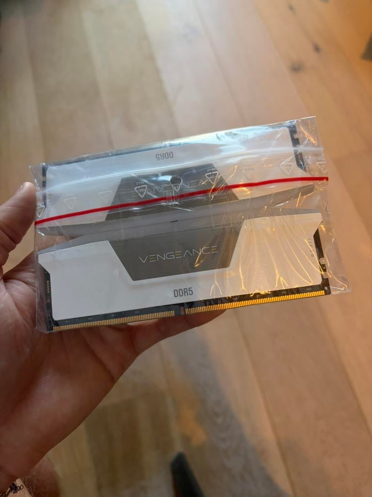 CORSAIR VENGEANCE RGB DDR5 RAM 64GB (2x32GB), Ophalen of Verzenden, Zo goed als nieuw, Desktop, DDR5