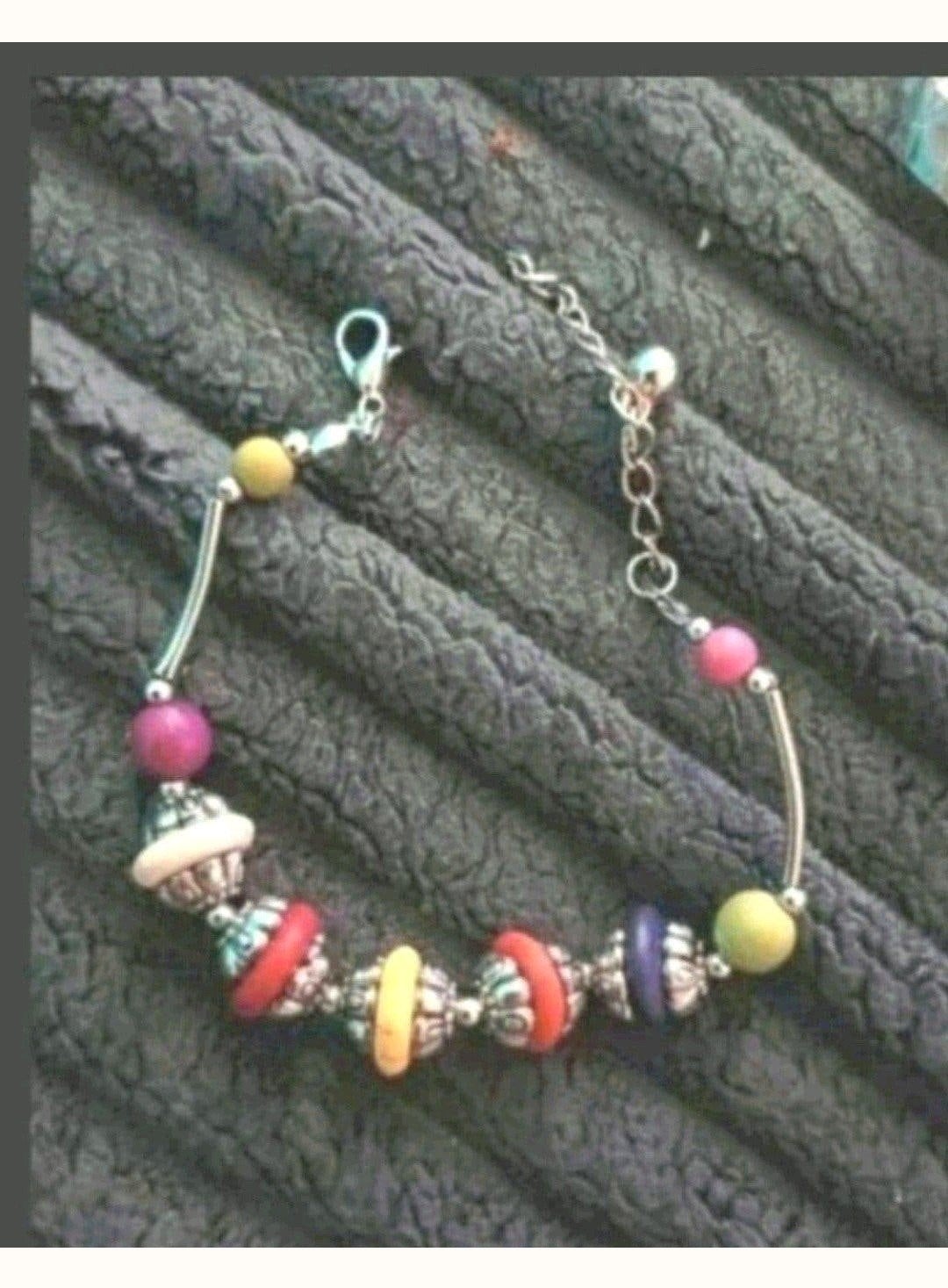 armband verschillende kleuren bedels, Sieraden, Tassen en Uiterlijk, Verzenden, Nieuw, Zilver, Met bedels of kralen
