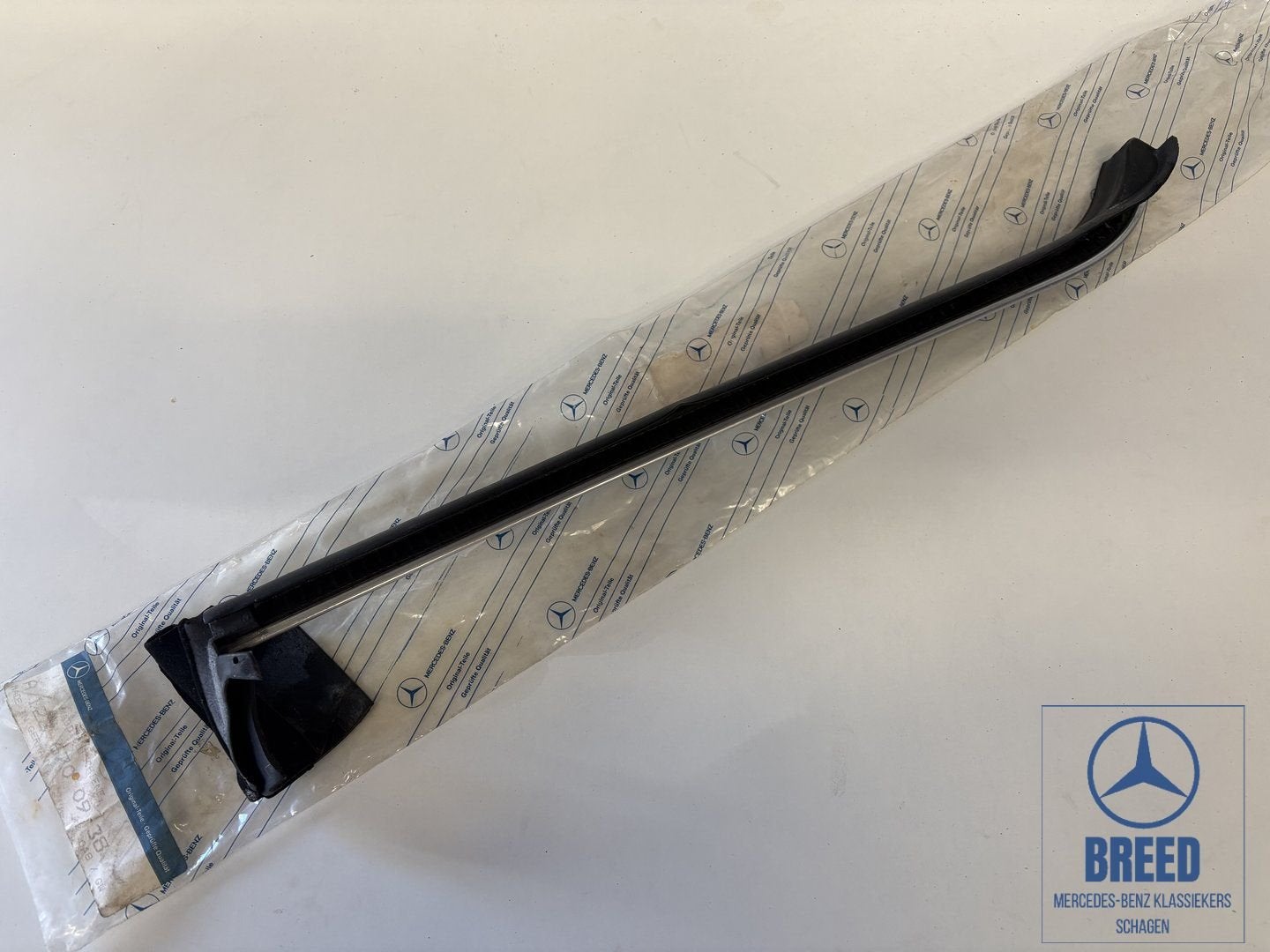 NOS rubber zijruit linksachter voor Mercedes-Benz W123 coupé, -, Nieuw, Ophalen of Verzenden, -