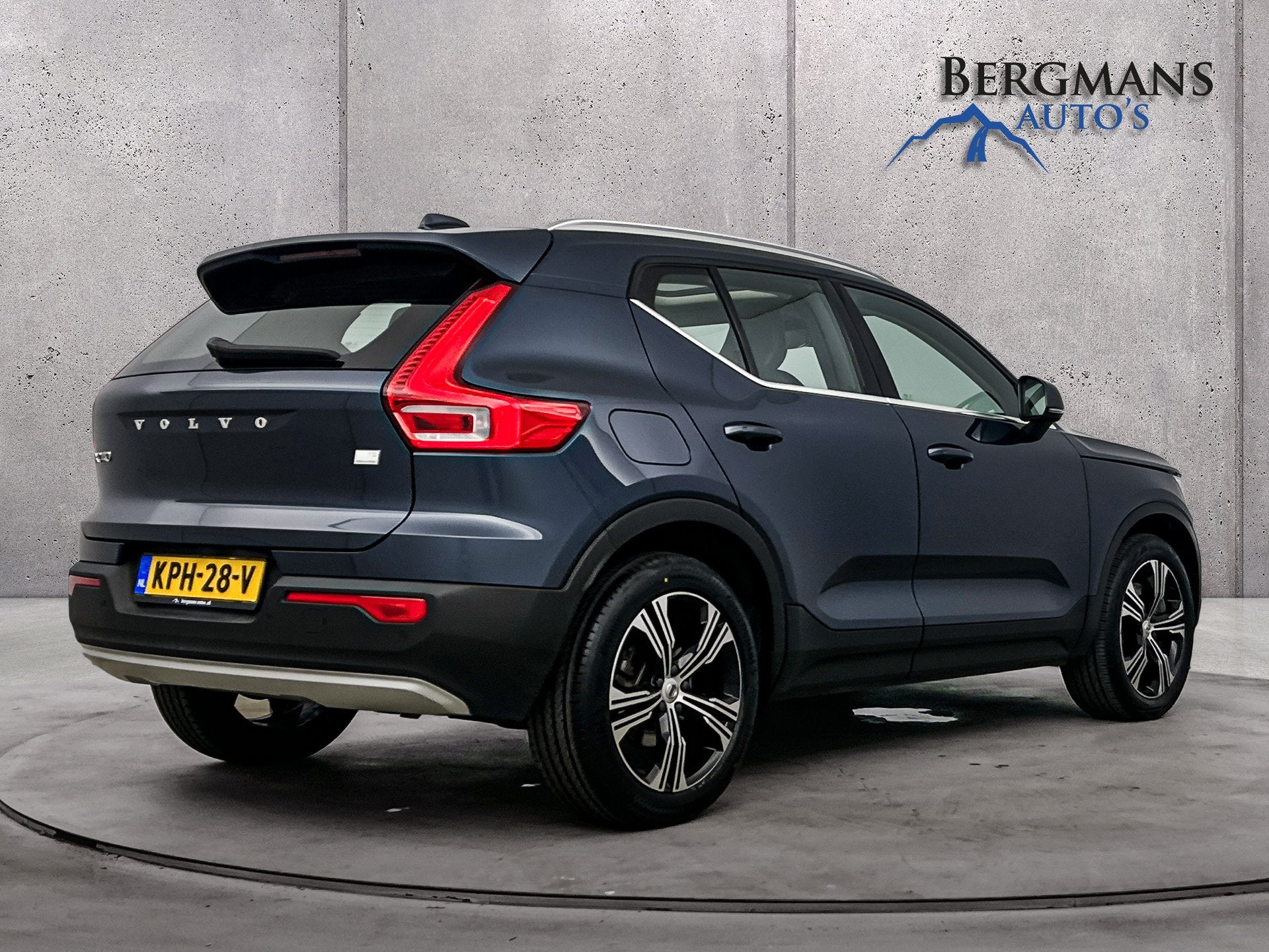 Volvo XC40 1.5 T5 Recharge Inscription PLUG-IN // SCHUIFDAK, Blauw, Bedrijf, Hybride Elektrisch/Benzine, 3 cilinders