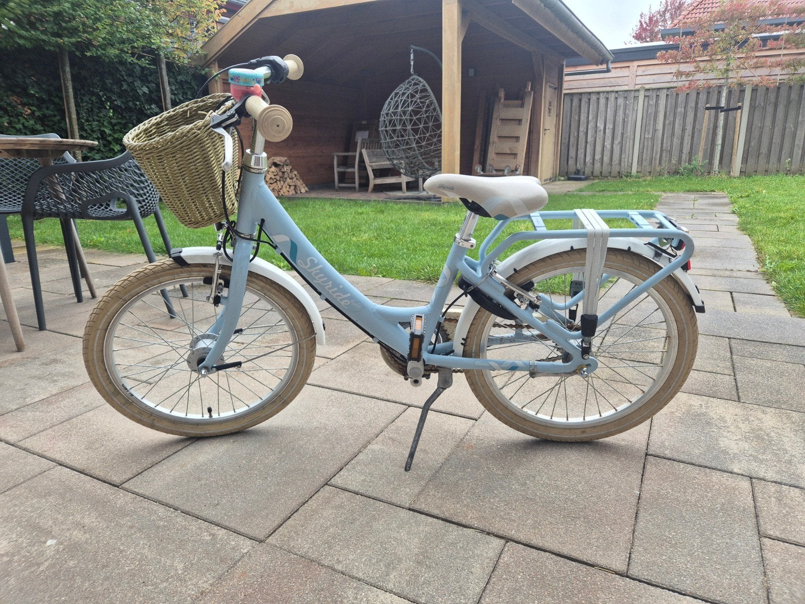 Pucky Skyride Kinderfiets 20 inch- Lichtblauw met Mandje, Fietsen en Brommers, Ophalen, Gebruikt, Skyride, Terugtraprem