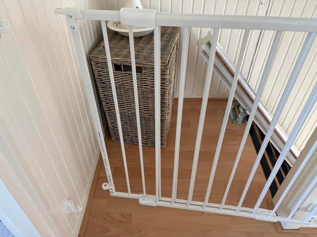 Trap hekje in zeer goede staat, Ophalen, Zo goed als nieuw, 115 cm of meer, Oprolhekje