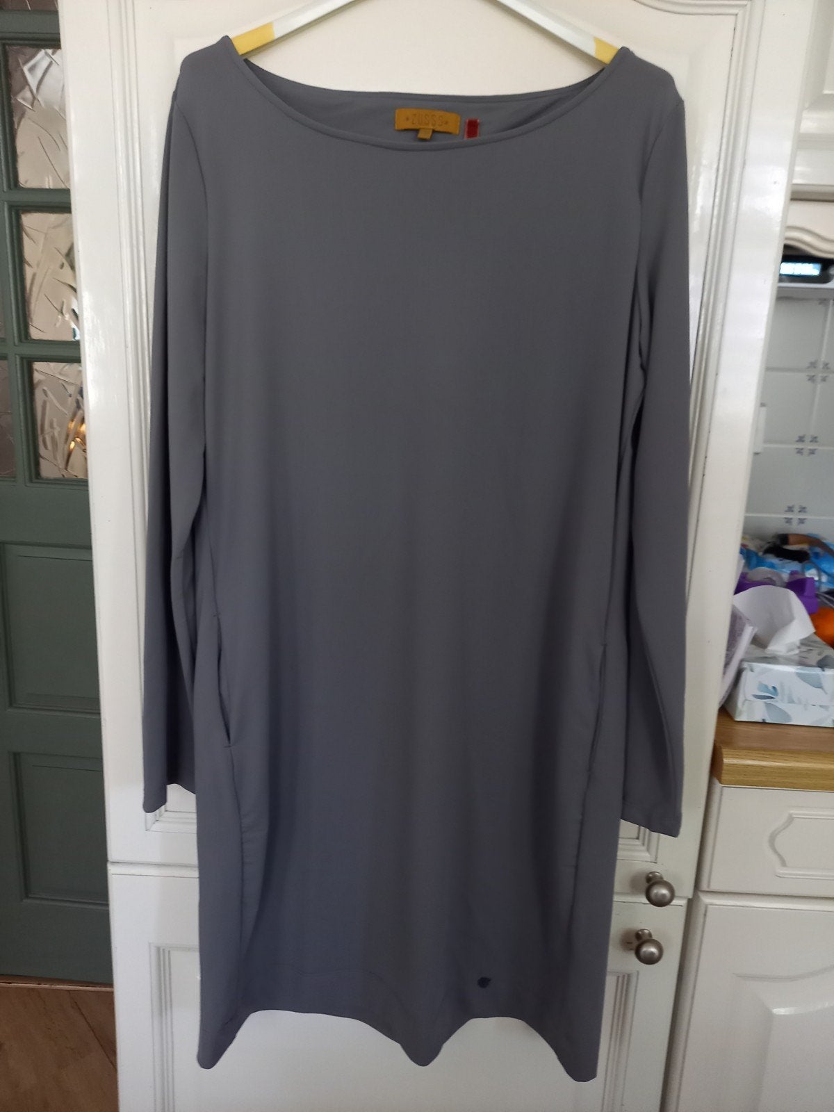 Zusss jurk grijs maat s/m, Kleding | Dames, Jurken, Maat 38/40 (M), Ophalen of Verzenden, Zo goed als nieuw, Knielengte