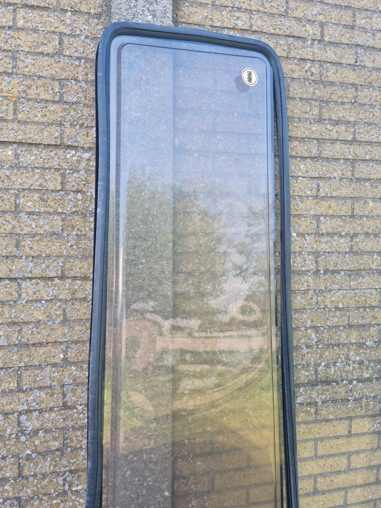 Raam achterin Hobby 600 camper brede grote raam achterkant, Caravans en Kamperen, Verzenden, Gebruikt