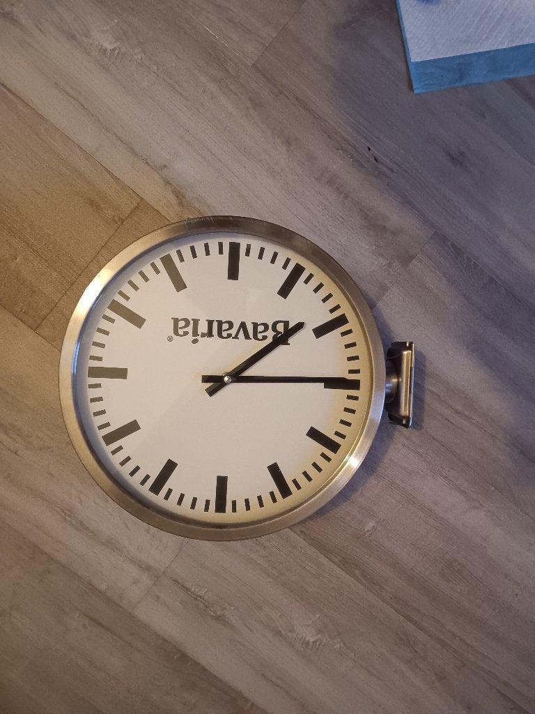 Bavaria wand klok, Ophalen, Wandklok