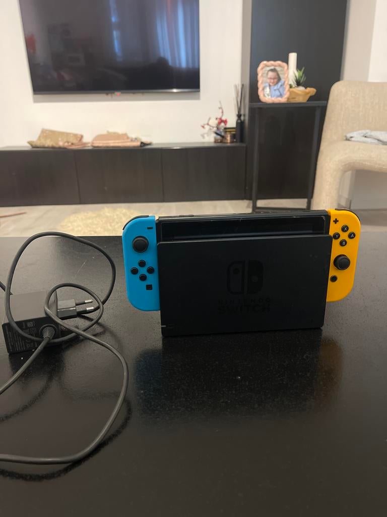 Nintendo Switch met oplader en dock, Ophalen of Verzenden, Gebruikt, Met 2 controllers, Switch Original