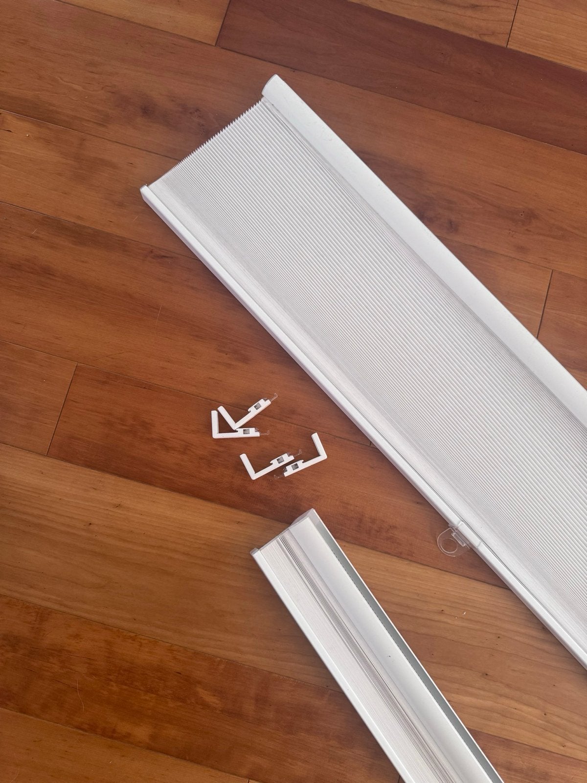 Twee IKEA HOPPVALS Plisségordijnen, wit, 120x155 cm, Ophalen, Inclusief montageonderdelen, Wit, Nieuw