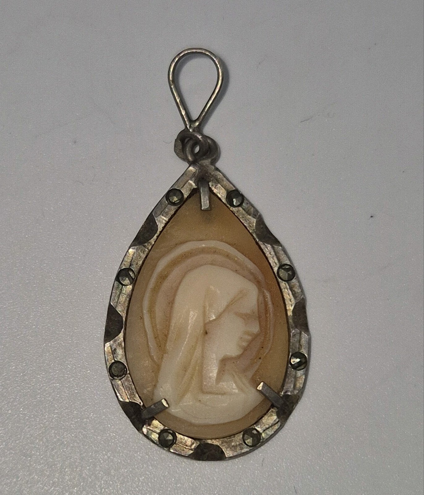 Oude zilveren camee hanger met Maria voorstelling, Gebruikt, Overige voorstellingen, Verzenden, Zilver