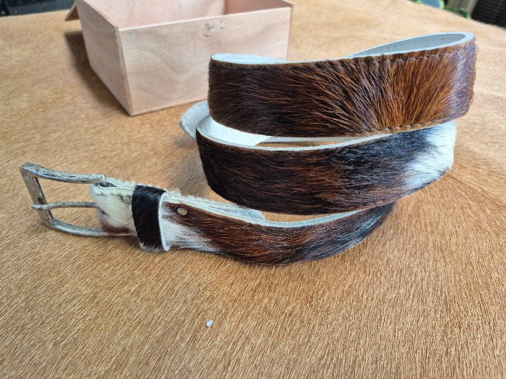riem nieuw (org, koeienhuid) lengte 130 cm. br. 3,7 cm (20), Overige kleuren, Echt leder, Nieuw, Heupriem