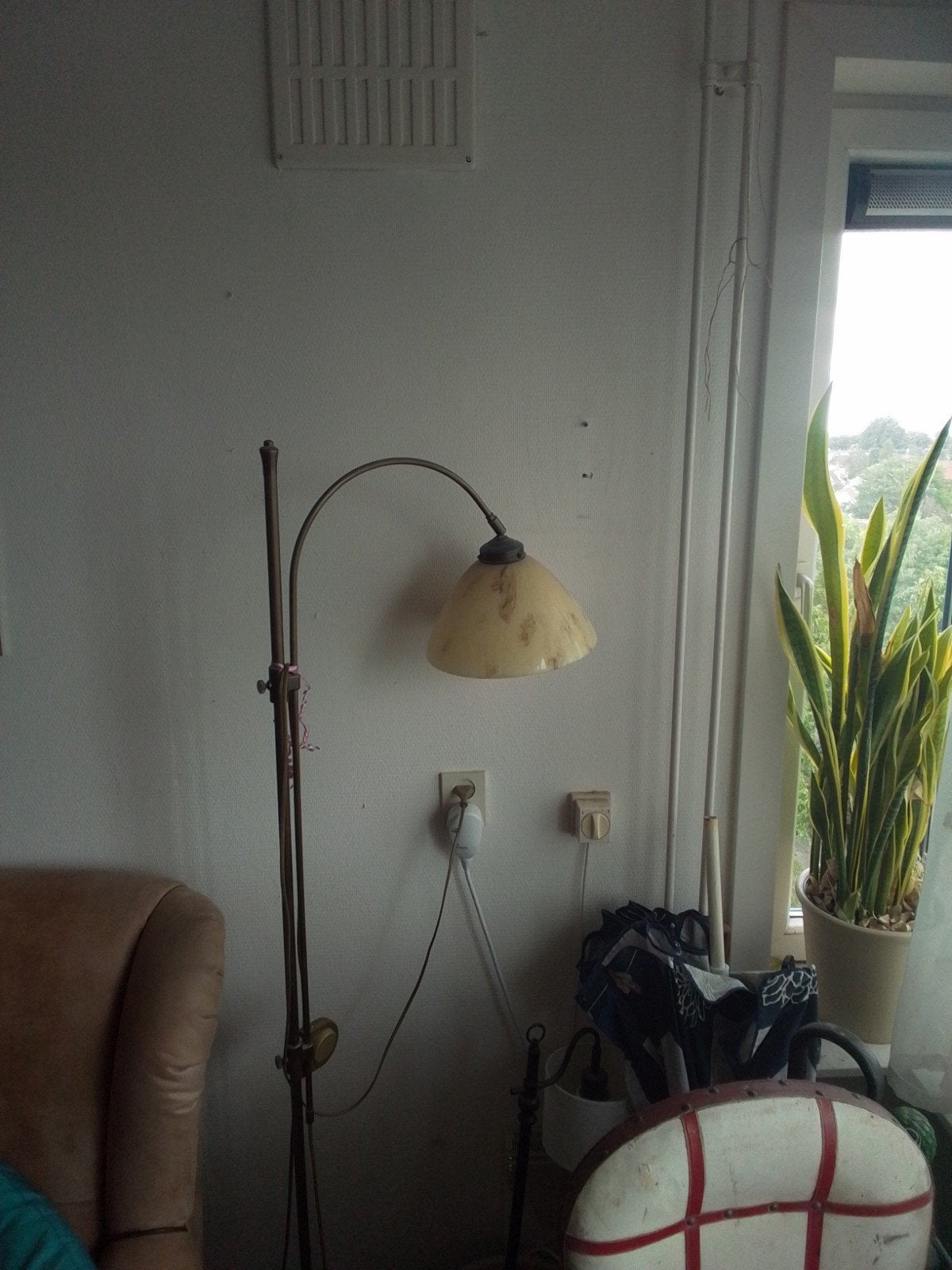 Set van 4 vintage uitziende lampen: hang-, staand- en wandla, Ophalen, Gebruikt, Beige, Glas