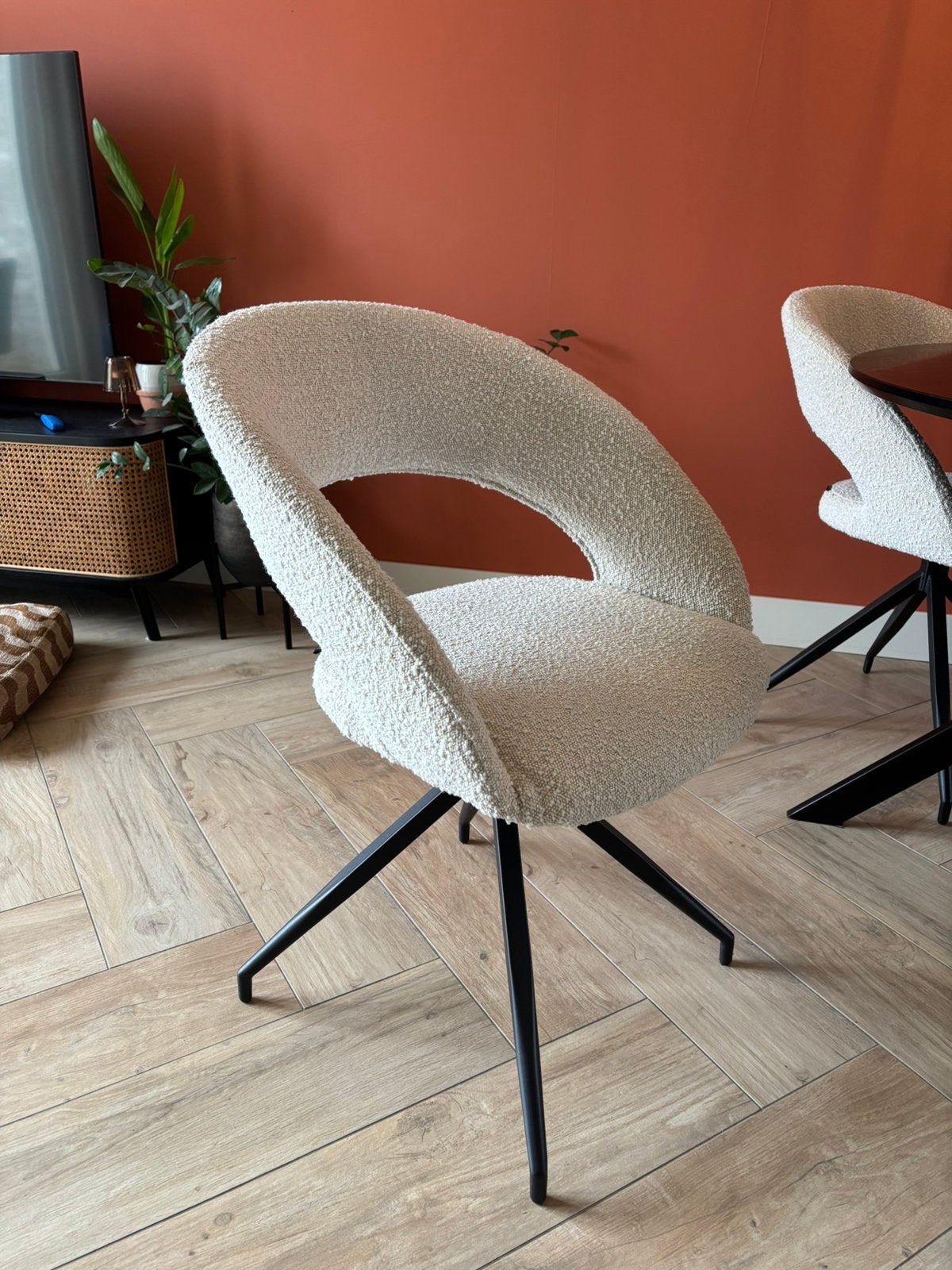 4 mooie eetkamerstoelen teddy bekleding zo goed als nieuw, Ophalen, Zo goed als nieuw, Wit, Stof