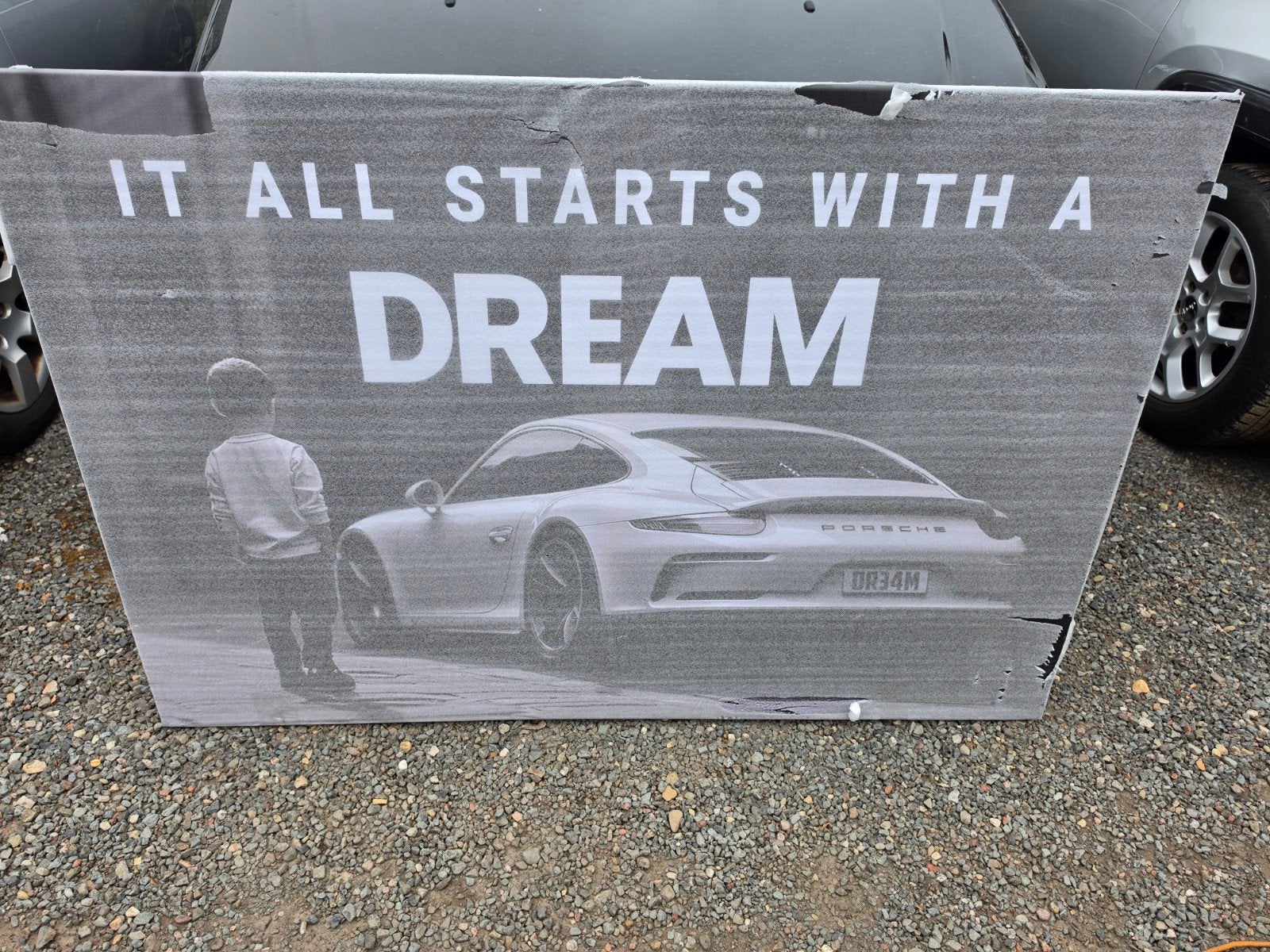 Wallfield schilderij 'It all starts with a dream' Porsche, Ophalen of Verzenden, Textiel, Op houten frame, Voertuigen