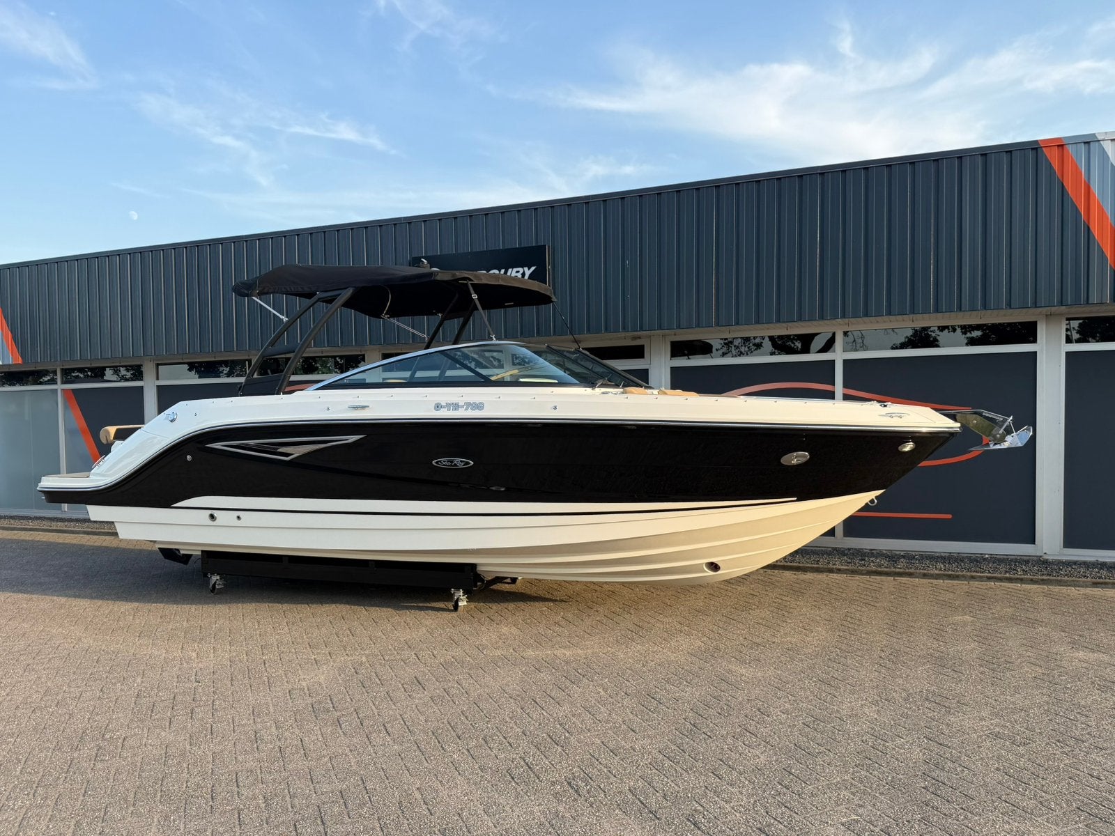 Sea Ray SLX 250 Bowrider 2024, 430 PK, Ophalen, Binnenboordmotor, Zo goed als nieuw, Sea Ray