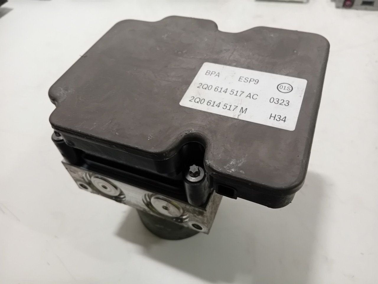 Abs pomp Volkswagen Polo, Onderdelen@venauto.nl, Van der Ven Autorecycling B.V., Gebruikt, Ettenseweg 76, 4706 PB Roosendaal, The Netherlands