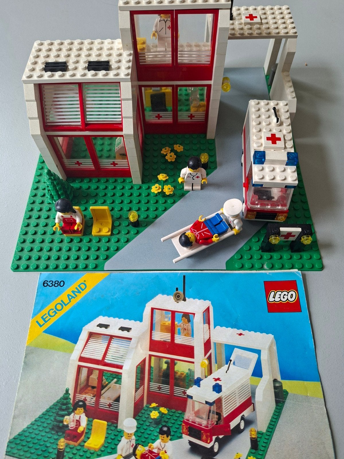 Vintage LEGO Legoland 6380 Ziekenhuis met Ambulance, Kinderen en Baby's, Speelgoed | Duplo en Lego, Lego, Inclusief instructies