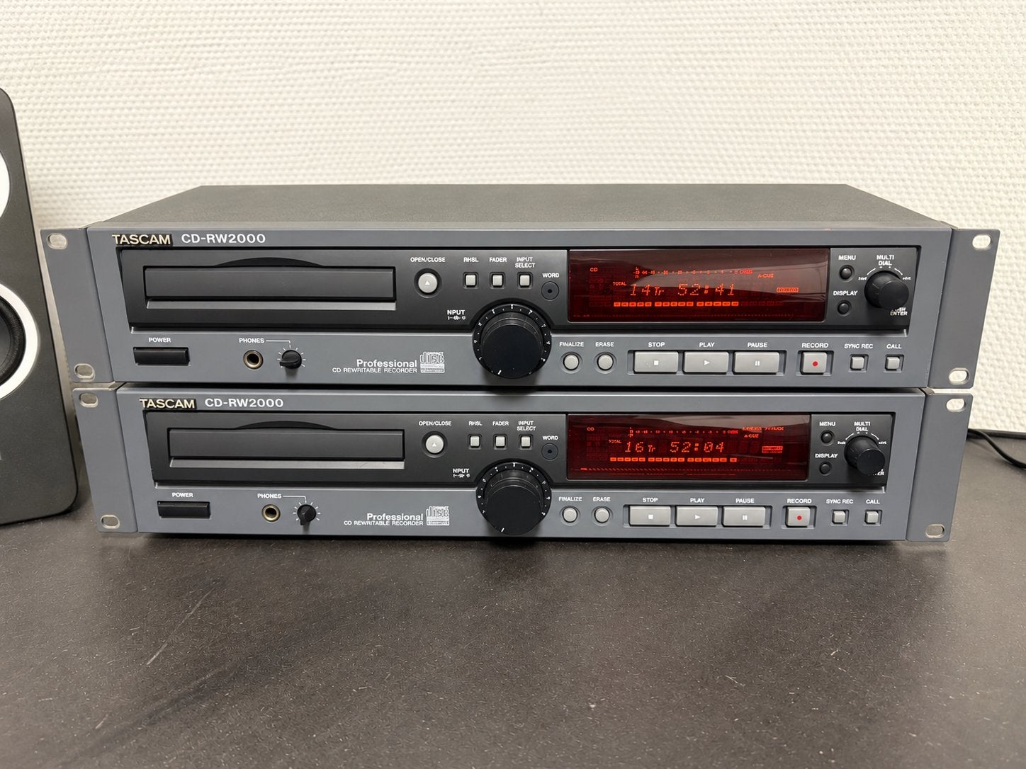 2x TASCAM CD-RW2000 professionele cd-speler/recorder, Ophalen of Verzenden, Zo goed als nieuw, Overige merken