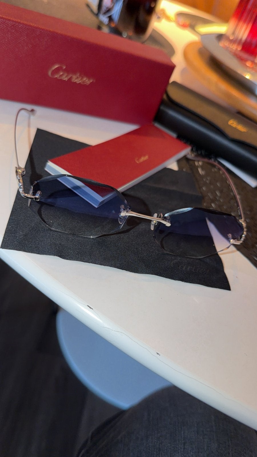 Cartier bril met zonneglas diamond cut blue gradient met bon, Sieraden, Tassen en Uiterlijk, Zonnebrillen en Brillen | Heren, Overige merken