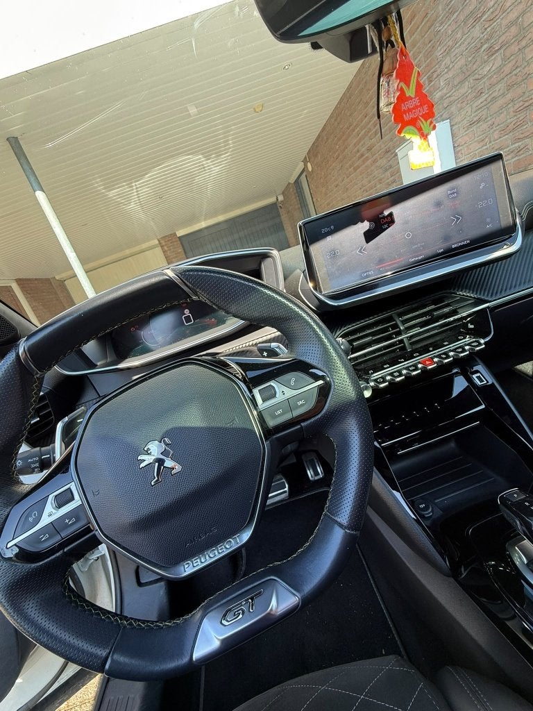 Foto 11 van Peugeot 2008 GT LINE 1.2 156pk Eat8 Pano/3D/Carplay/Keyless