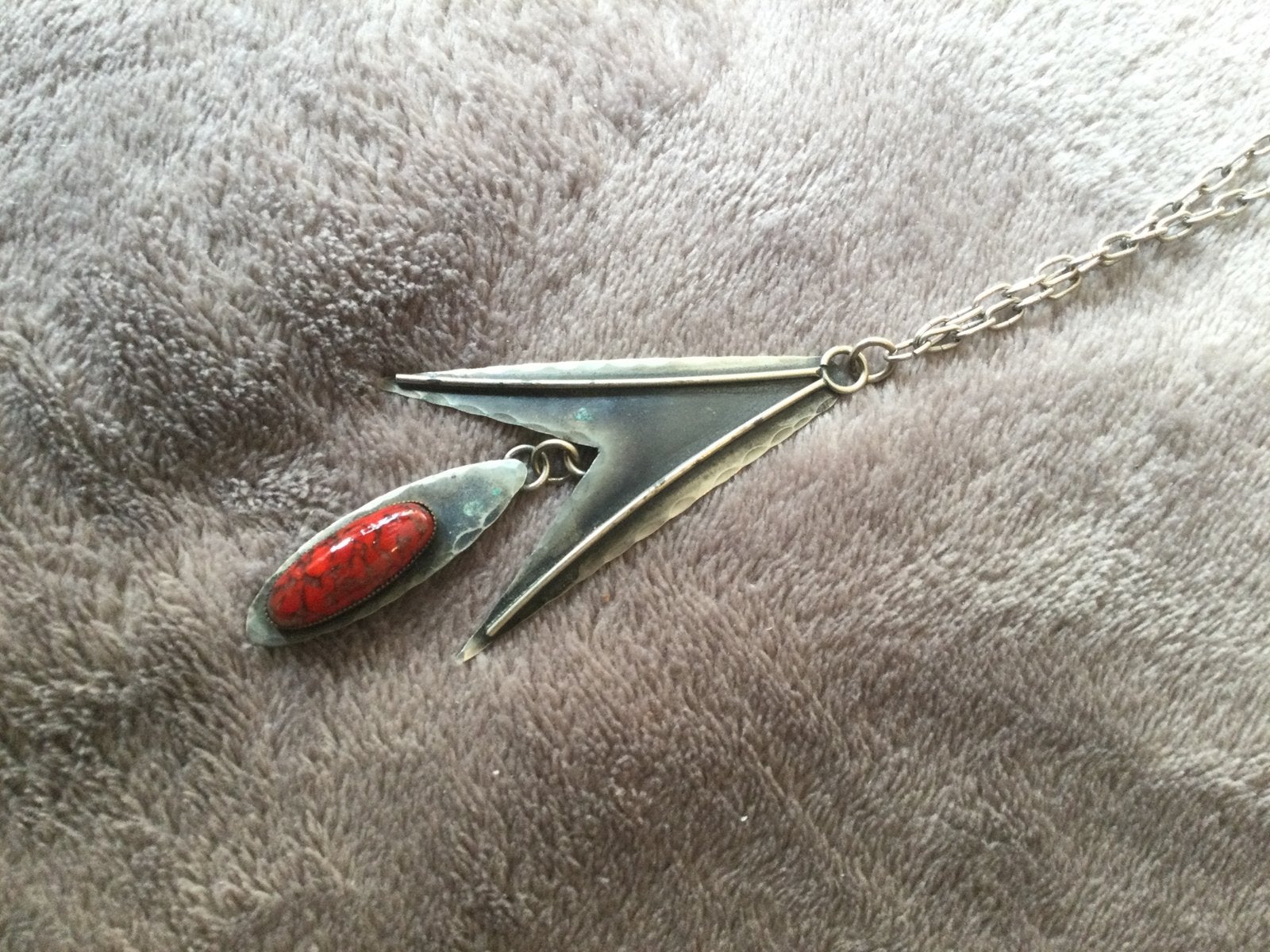 Prachtige vintage hanger + ketting rode steen, Ophalen of Verzenden, Zo goed als nieuw, Rood, Overige materialen