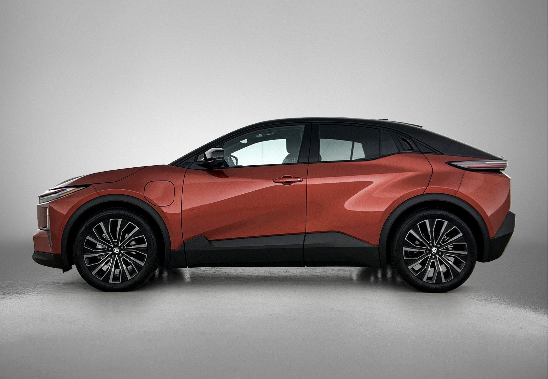 Toyota C-HR+ Executive AWD 77 kWh + Premium pack AWD | Panod, Automaat, 12 maanden, Overige modellen, Verwarmde buitenspiegels